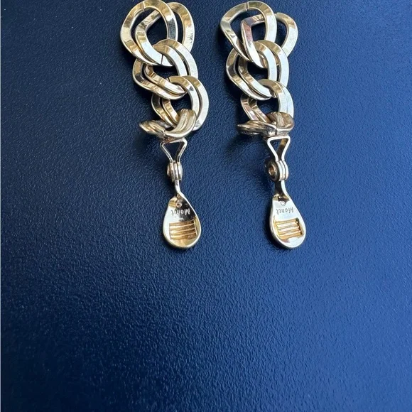 Vintage Monet gold tone chain necklace and clip-on earring set - Picture 10 of 10